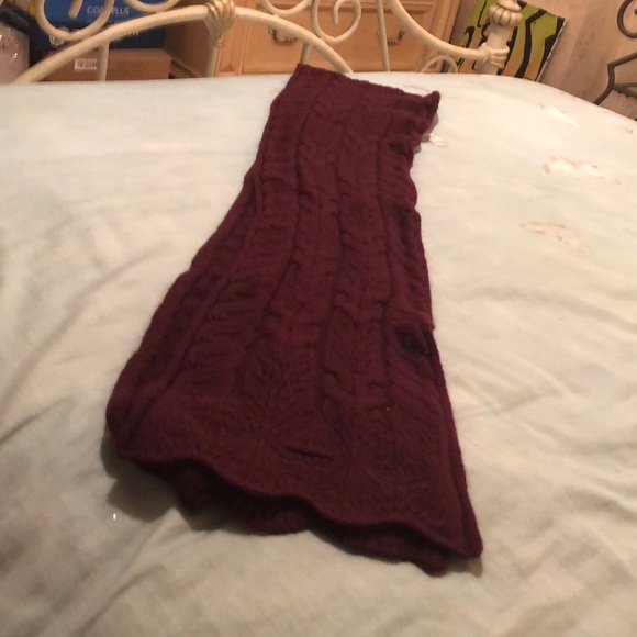 Ralph Lauren Knitted Long Maroon Scarf - Picture 3 of 7
